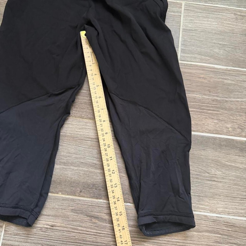 Black Lululemon Capri leggings size 6 - Picture 7 of 7